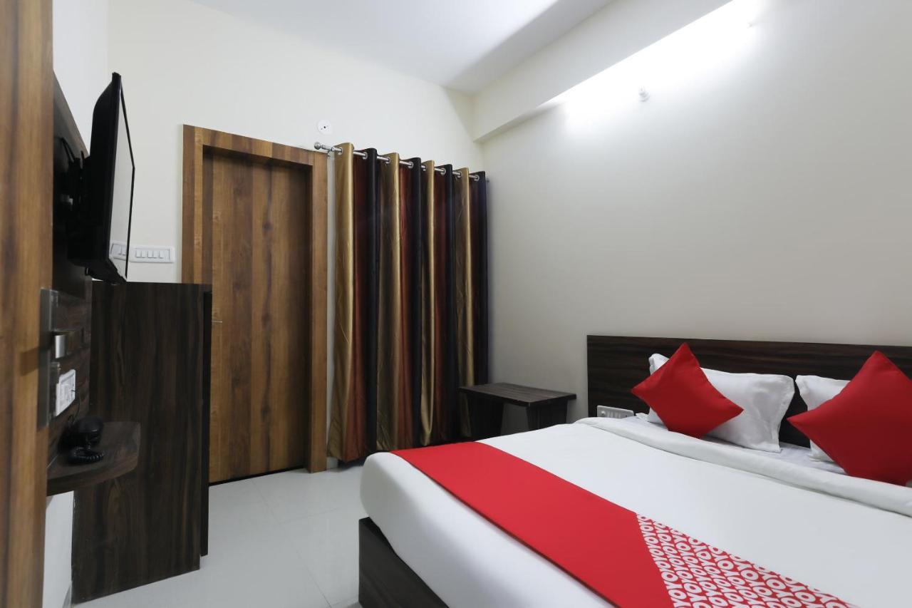 Hotel OYO 46617 La Flora Indore Exterior foto