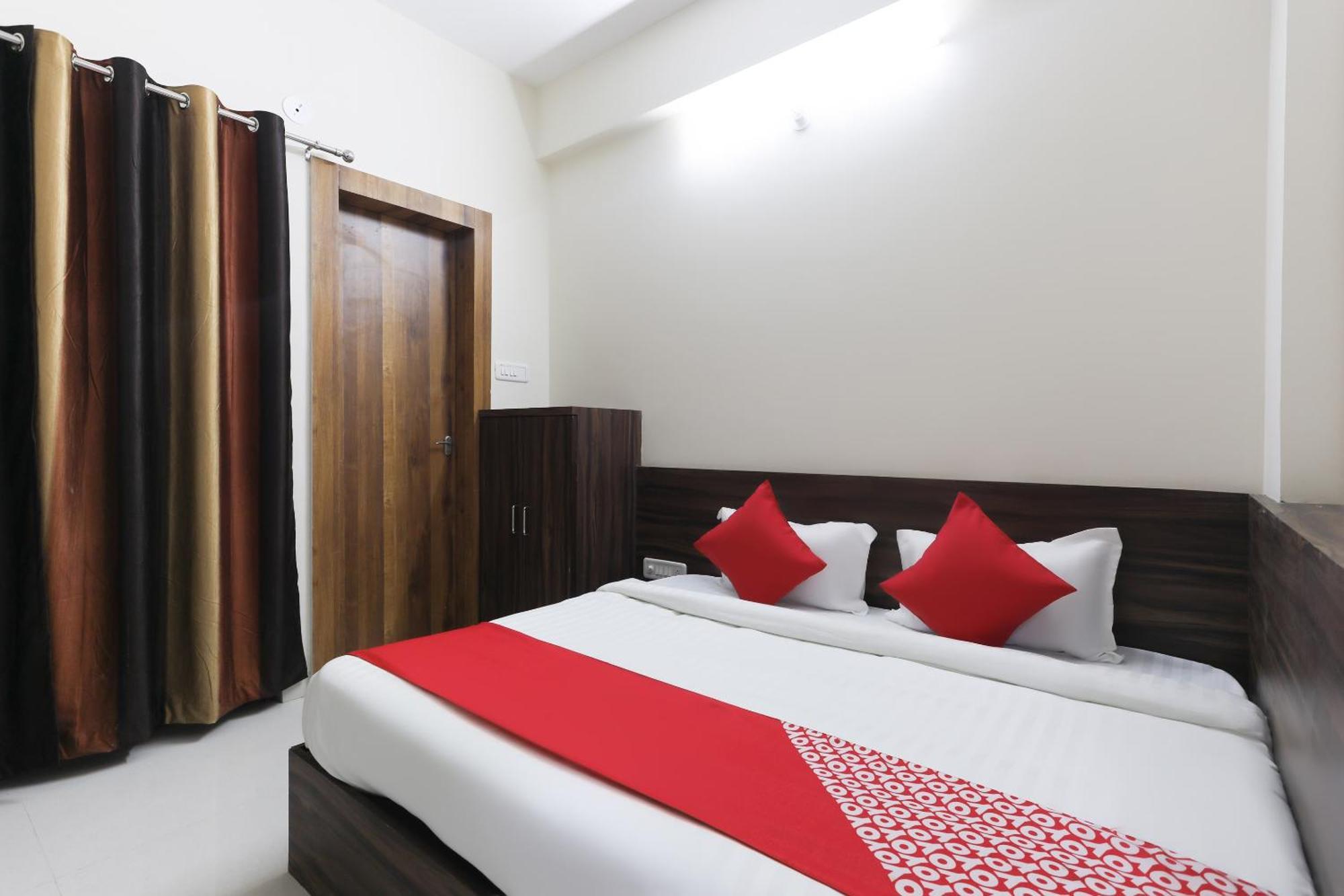 Hotel OYO 46617 La Flora Indore Exterior foto