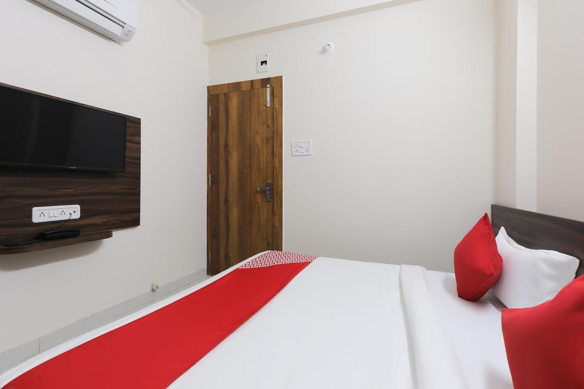 Hotel OYO 46617 La Flora Indore Exterior foto
