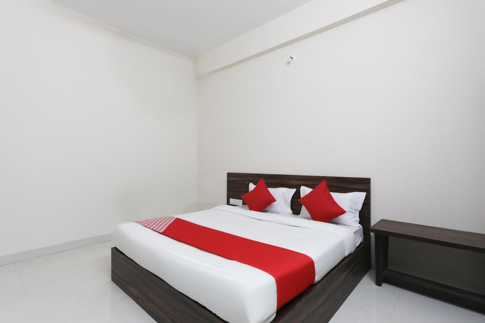 Hotel OYO 46617 La Flora Indore Exterior foto