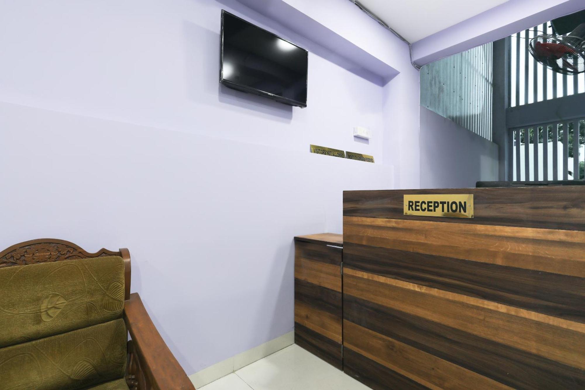 Hotel OYO 46617 La Flora Indore Exterior foto